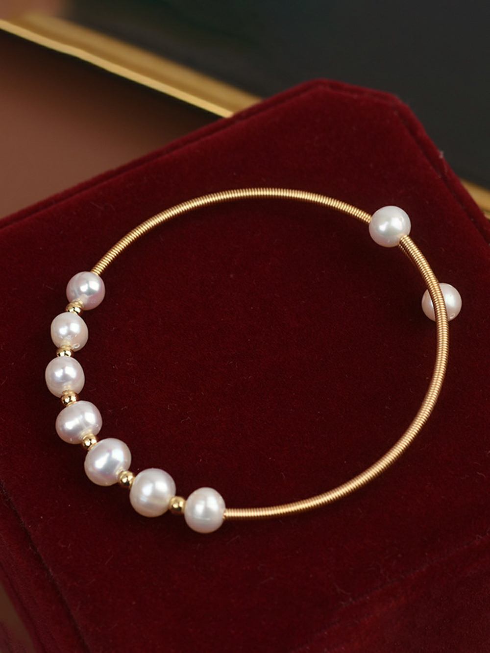 Bracelet manchette réglable en perles naturelles délicates